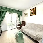 Beach Apartament شقة تورّيفيِخا